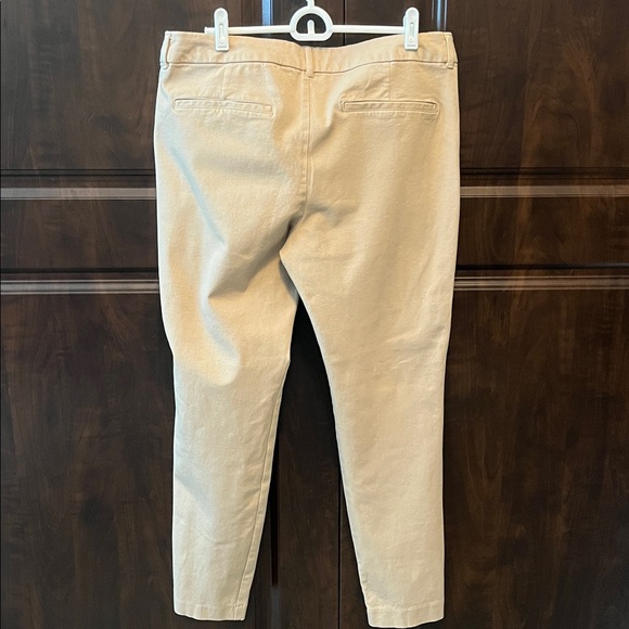 Old Navy Pixie Mid Rise Pants - Picture 3 of 5